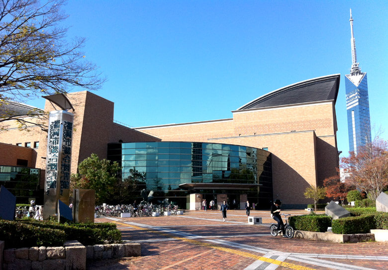 福岡市総合図書館